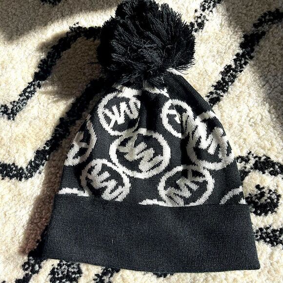 Michael Michael Kors Black & White Wool Blend Foldover Knit Pom Pom Beanie - Picture 1 of 4